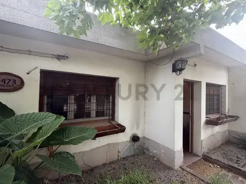 Casa en Venta con 2 cocheras