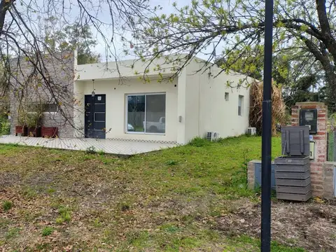 Casa en venta. Barrio Santa Clara, Manzanares, Pilar