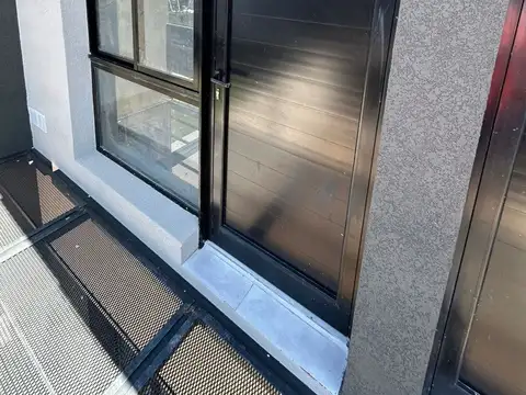 VENTA DPTO AMPLIO A ESTRENAR - ZONA FACULTAD.-