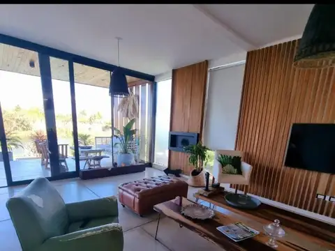 Casa de 5 Ambientes a la Laguna Puertos del lago