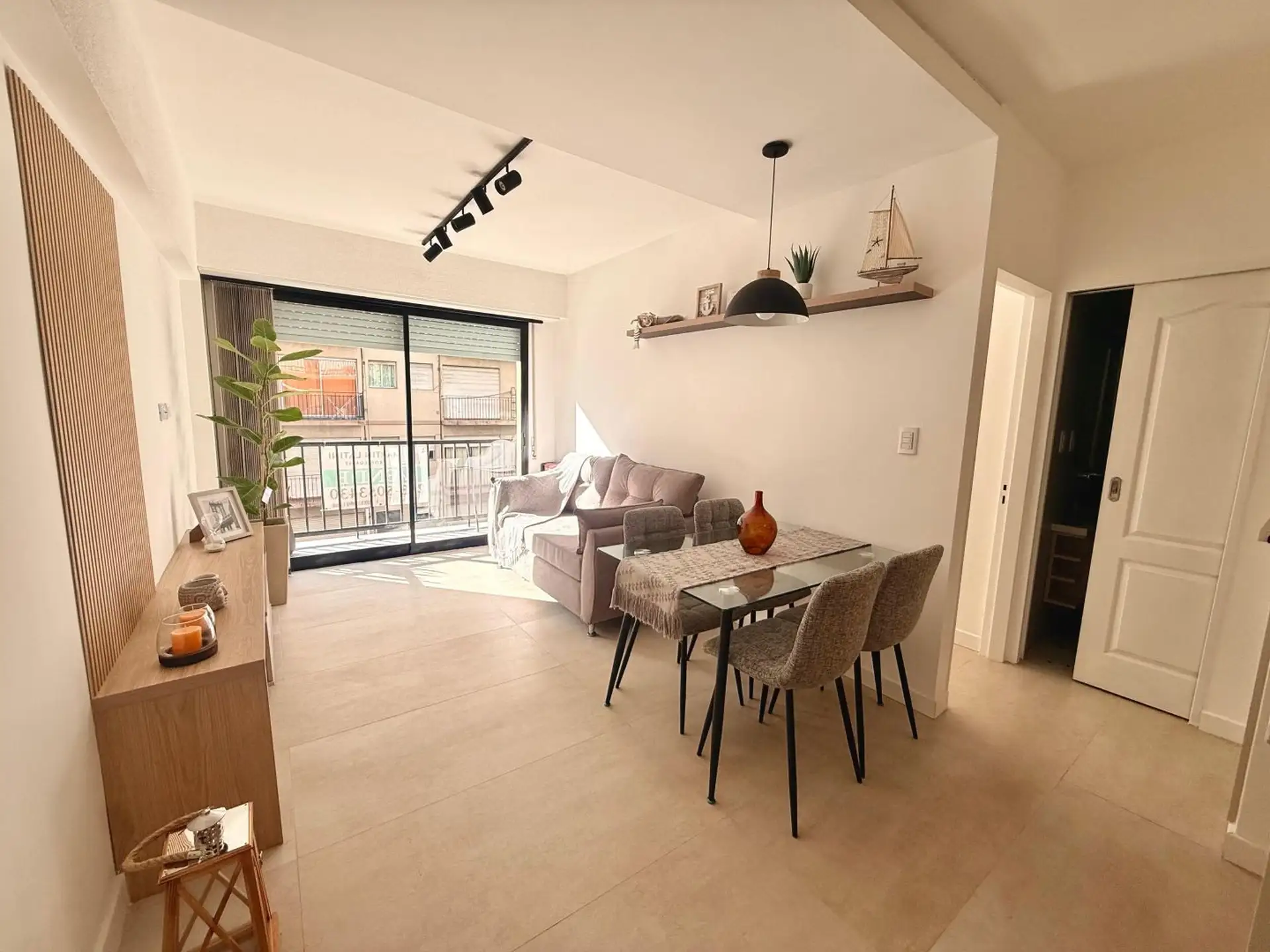 Depto 2 amb, 37m² con balcón saliente — Centro