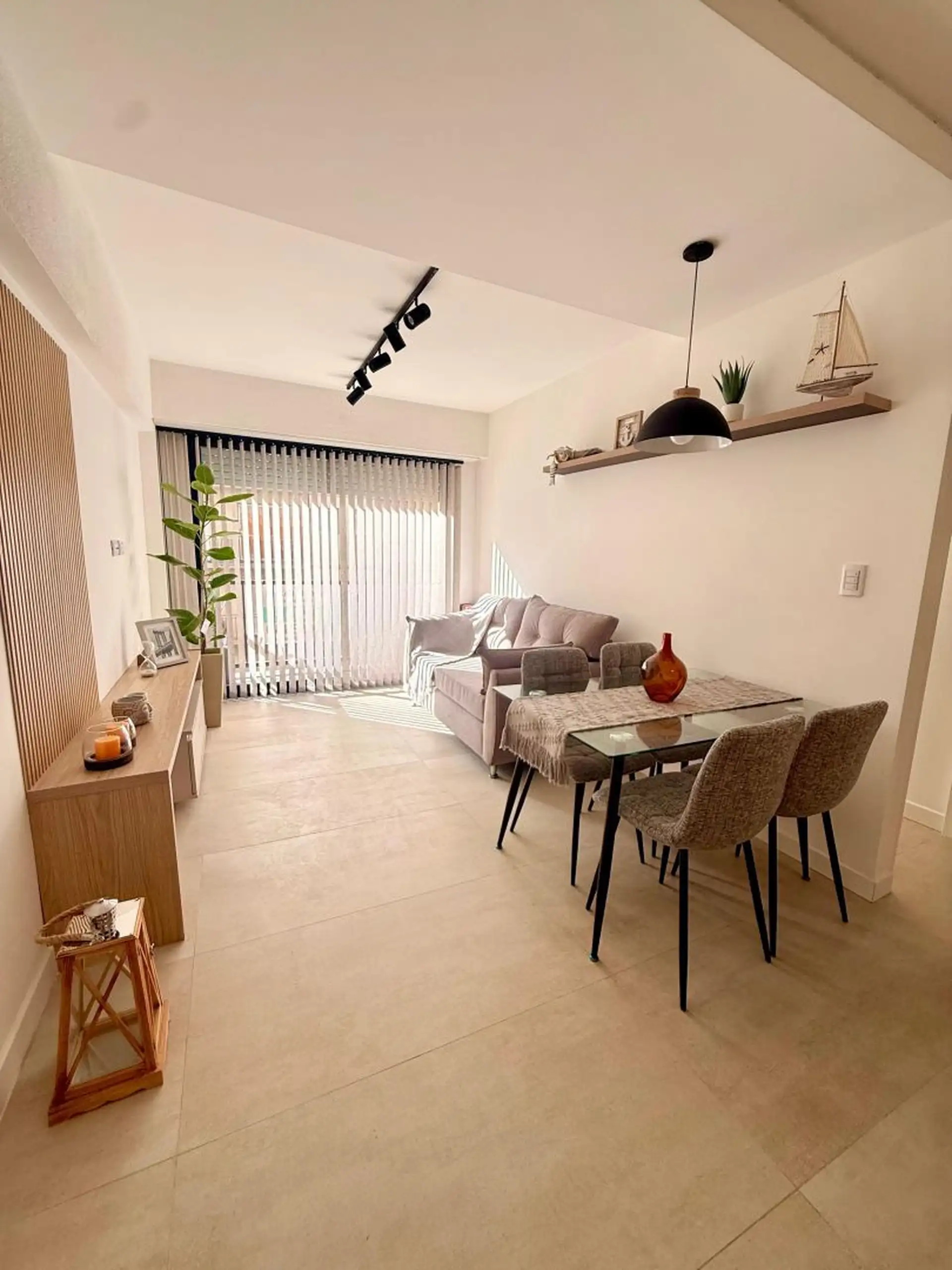 Depto 2 amb, 37m² con balcón saliente — Centro