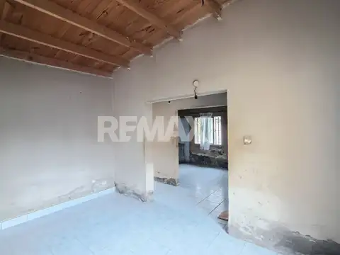 EN VENTA CASA 2 DORMITORIOS A REFACCIONAR