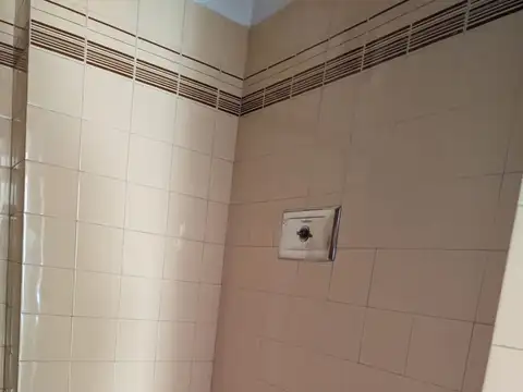 Venta monoambientes super luminoso, cocina separada en en barrio de Monte Castro