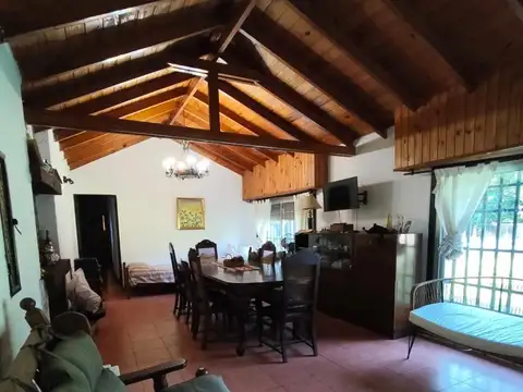 Casa 4 ambientes con 2 baños