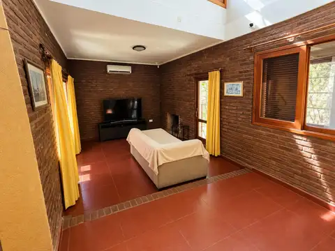 Casa 7 ambientes con 4 baños