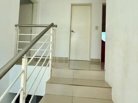 EXCELENTE CASA DE 4 AMBIENTES EN BARRIO HARAS MARIA EUGENIA