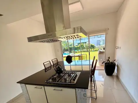 Casa en Venta con 6 cocheras