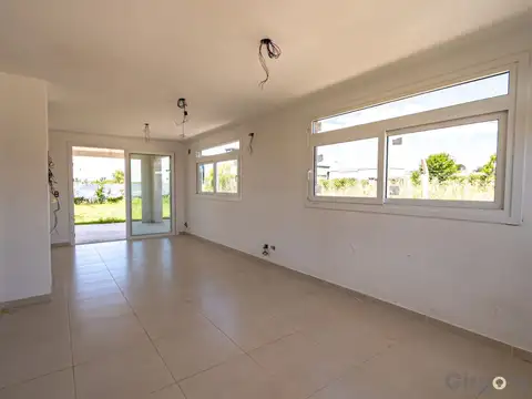 Casa 4 ambientes con 1 baño