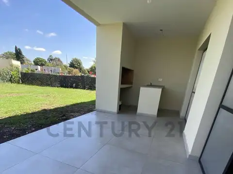 Casa en Venta con 3 cocheras