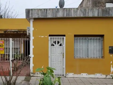 Vivienda + Depto sobre Ascasubi, a cuadras de Estación Glew