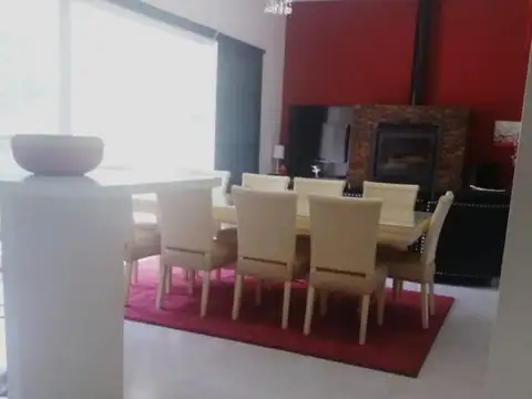 Casa 7 ambientes con 4 baños