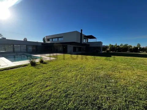 Roque saenz  Peña 5800, Piso 0