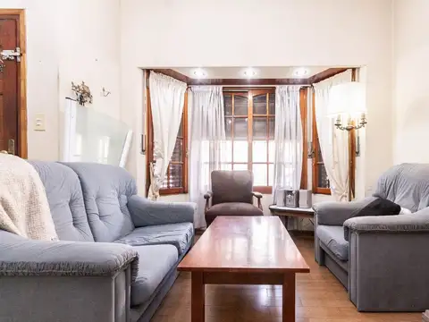 Casa multifamiliar dividida en 3 viviendas. Lanús