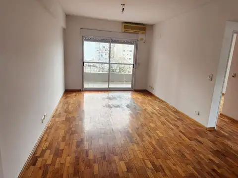 DEPARTAMENTO 3 AMBIENTES AL FRENTE CON BALCÓN Y COCHERA FIJA