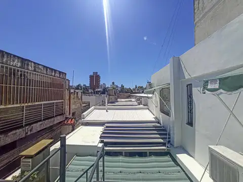 Casa 6 ambientes con 2 baños