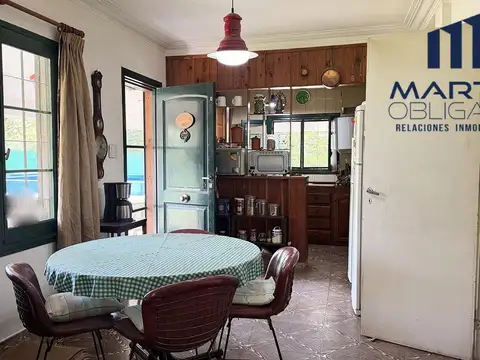 Casa 4 ambientes con 2 baños