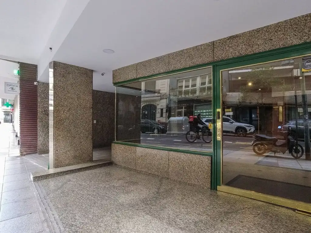 Marcelo Torcuato de Alvear 2400
