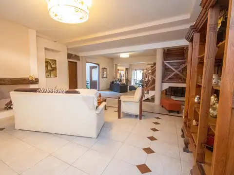 Casa 7 ambientes con 3 baños