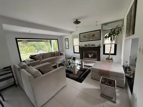 Casa en Venta con 6 cocheras