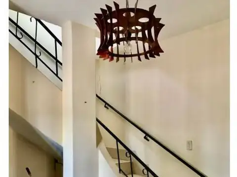 Casa 6 ambientes con 2 baños