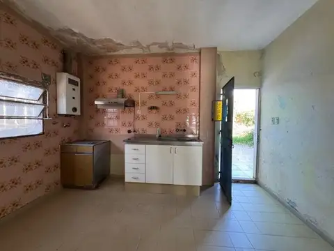 Casa 6 ambientes con 2 baños