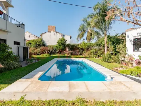 Casa 6 ambientes con 2 baños