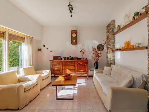 VENTA CASA 6 AMB. MUCHO SOL 3 COCHERAS PADUA SUR