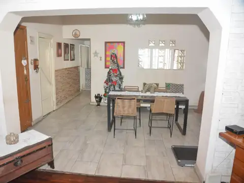 CASA EN LOTE PROPIO. VENTA