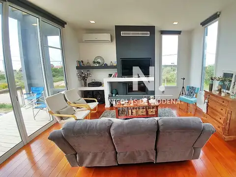 Casa 4 ambientes con 2 baños