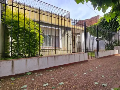 LOTE 10X20-2 CASAS DE 3 AMBIENTES A LA VENTA CIUDAD EVITA.