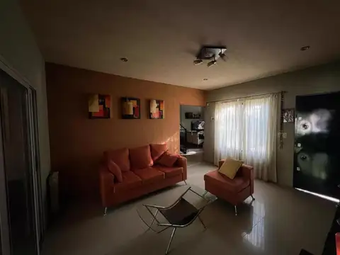 Casa en venta - 3 Dormitorios 2 Baños - Cocheras - 180Mts2 - Monte Grande