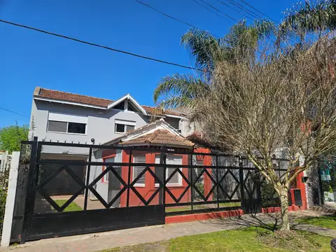 Casa de 2 dormitorios con patio y cocheras en venta en Jeppener sobre sargiotti [Cod: 2906-7]