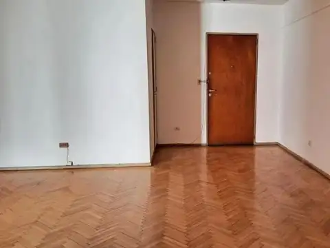 Av Rivadavia 6300, Piso 2