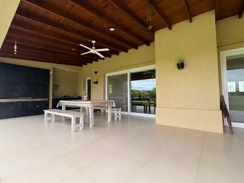 Casa 4 ambientes en venta - Charcas de la Cruz