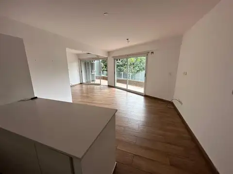 En venta, excelente piso de 2 dormitorios con balcon terraza y parrilla, cochera