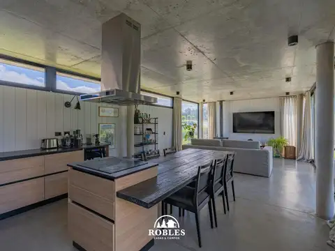 Casa 4 ambientes con 2 baños