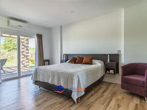 Casa en Venta con 4 cocheras