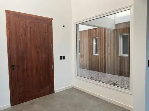 Casa 6 ambientes con 4 baños