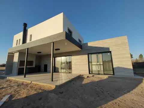 Casa en Alquiler de 3 dormitorios