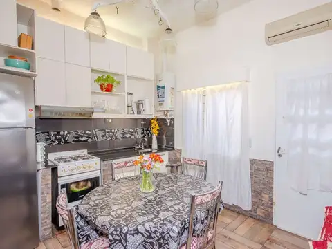 Casa 5 ambientes con 2 baños