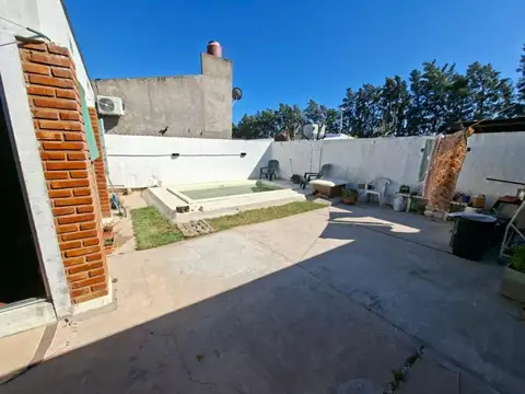 Se vende casa de 2 dormitorios y pileta en Coronda
