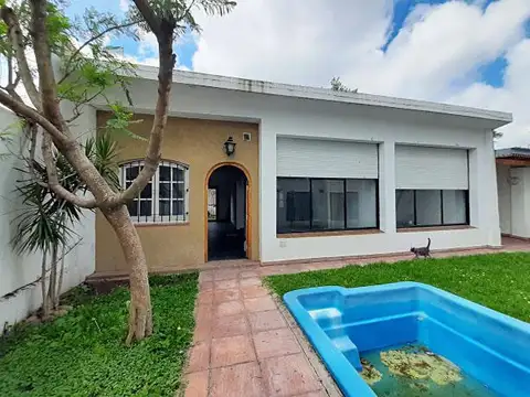 Casa 4 ambientes con 1 baño