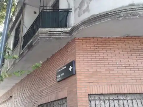 LOCAL EN ESQUINA //  SUPERFICIE TOTAL 74 MTS.// ESCUCHA OFERTA//