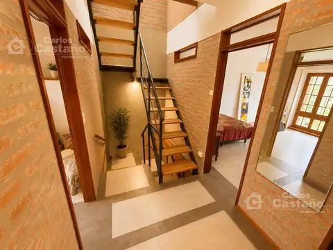 Casa 6 ambientes con 2 baños