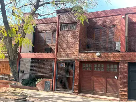 VENTA PH TIPO CASA QUILMES  5 AMB PATIO COCHERA 