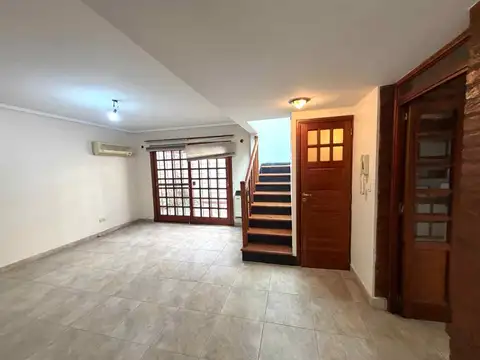 Depto Tipo Casa en Venta con 1 cocheras