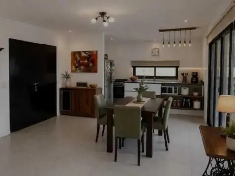 Casa 5 ambientes con 3 baños