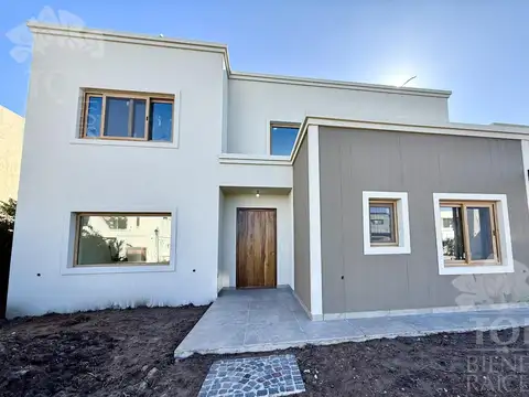 Casa 5 ambientes con 4 baños