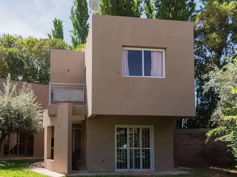 Complejo Turistico 6 cabañas 2 piletas Maipu